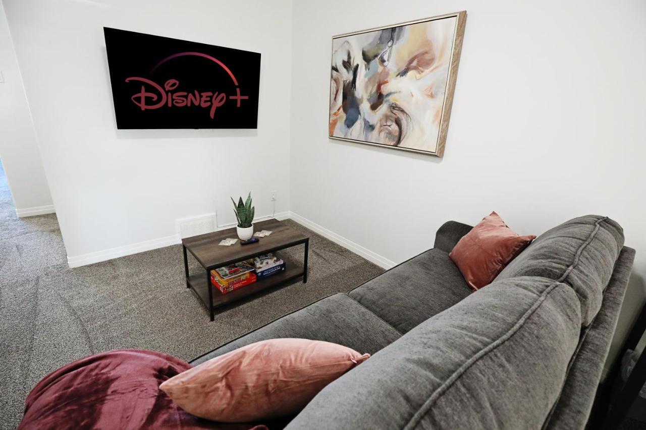 Вилла Three King Beds,Central A/C,Fireplace,Park,Disney+ Эдмонтон Экстерьер фото