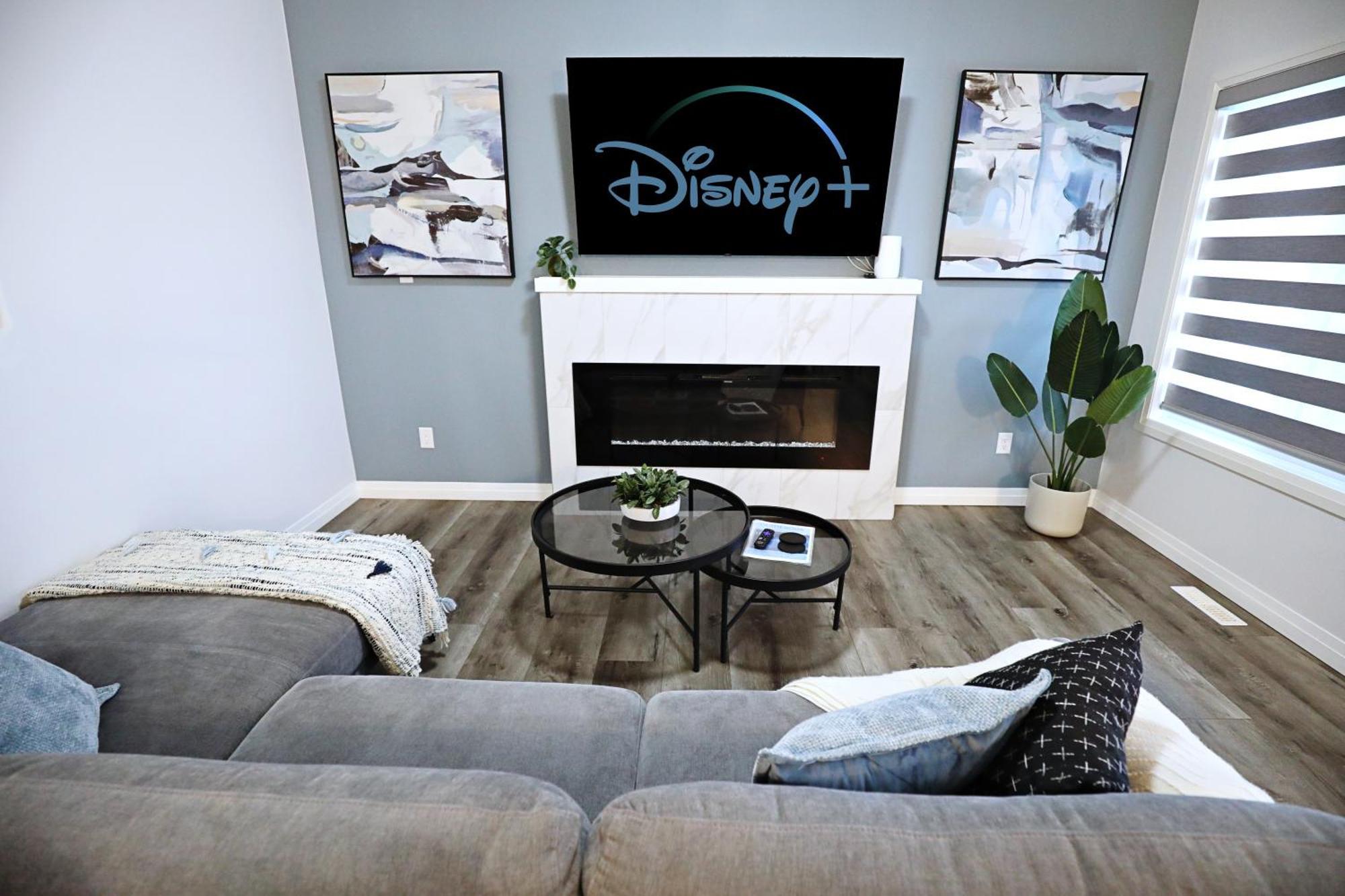 Вилла Three King Beds,Central A/C,Fireplace,Park,Disney+ Эдмонтон Экстерьер фото